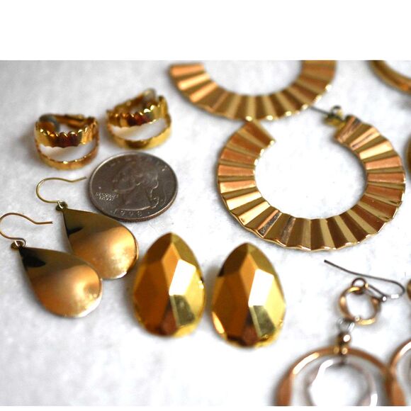 Retro Fashion 7 Pr. Gold Tone Clip On/Fish Hook/Post Earrings - Picture 3 of 6